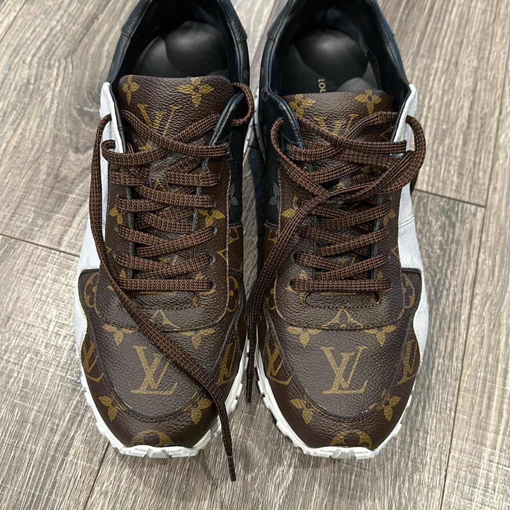 Men’s shoes/sneakers Louis Vuitton size 9